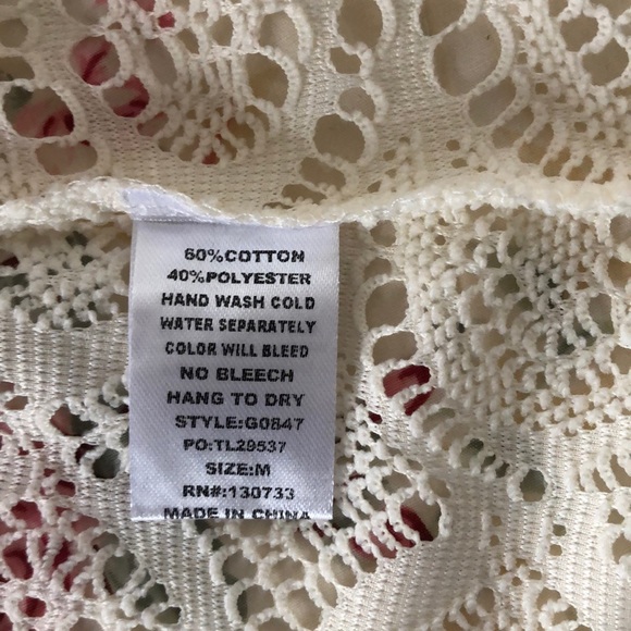 UMGEE lace trim V-neck BoHo tank nwot - Picture 7 of 8